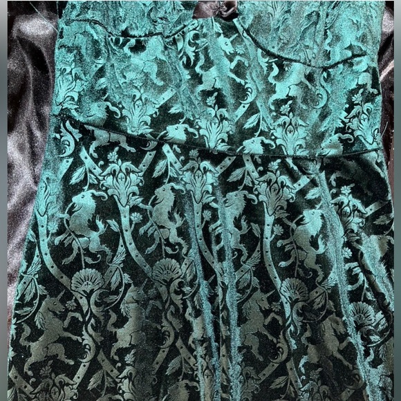 Emerald Velvet Killstar Dress - Picture 4 of 9